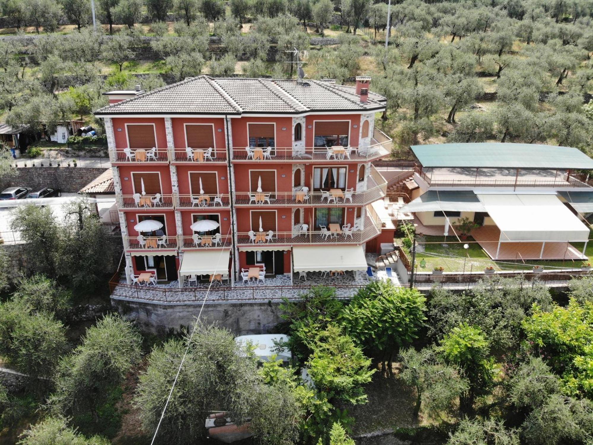 Residence Casa Maria Ассенца-ді-Брензоне Екстер'єр фото
